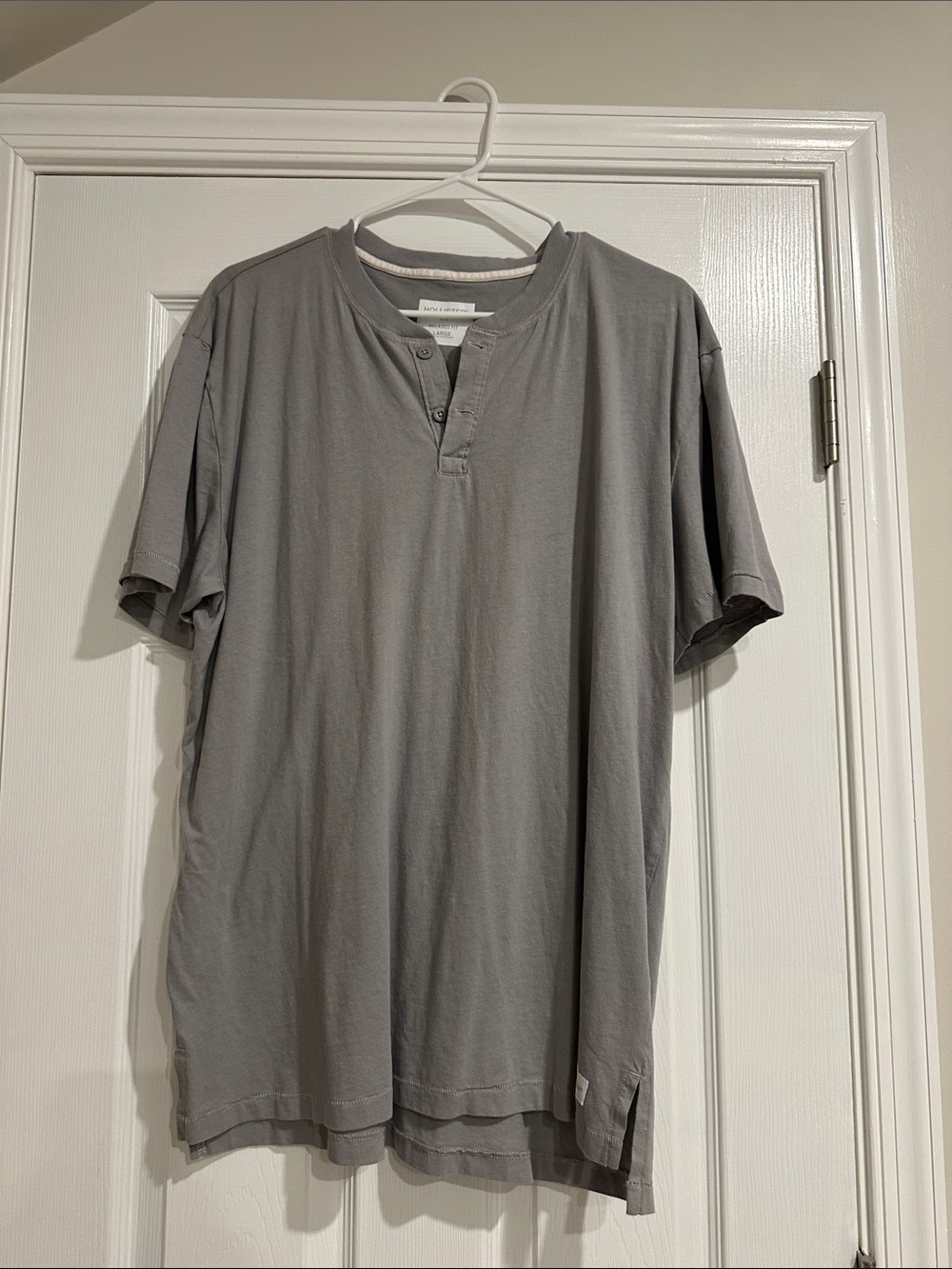Hollister Men's Gray Short Sleeve Henley